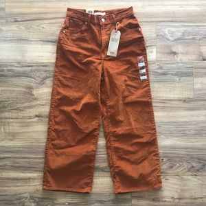 Levi’s Mile High Crop Pant